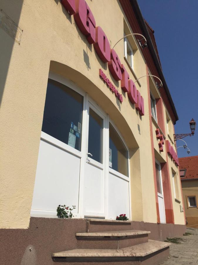 פץ' City Hotel Agoston מראה חיצוני תמונה