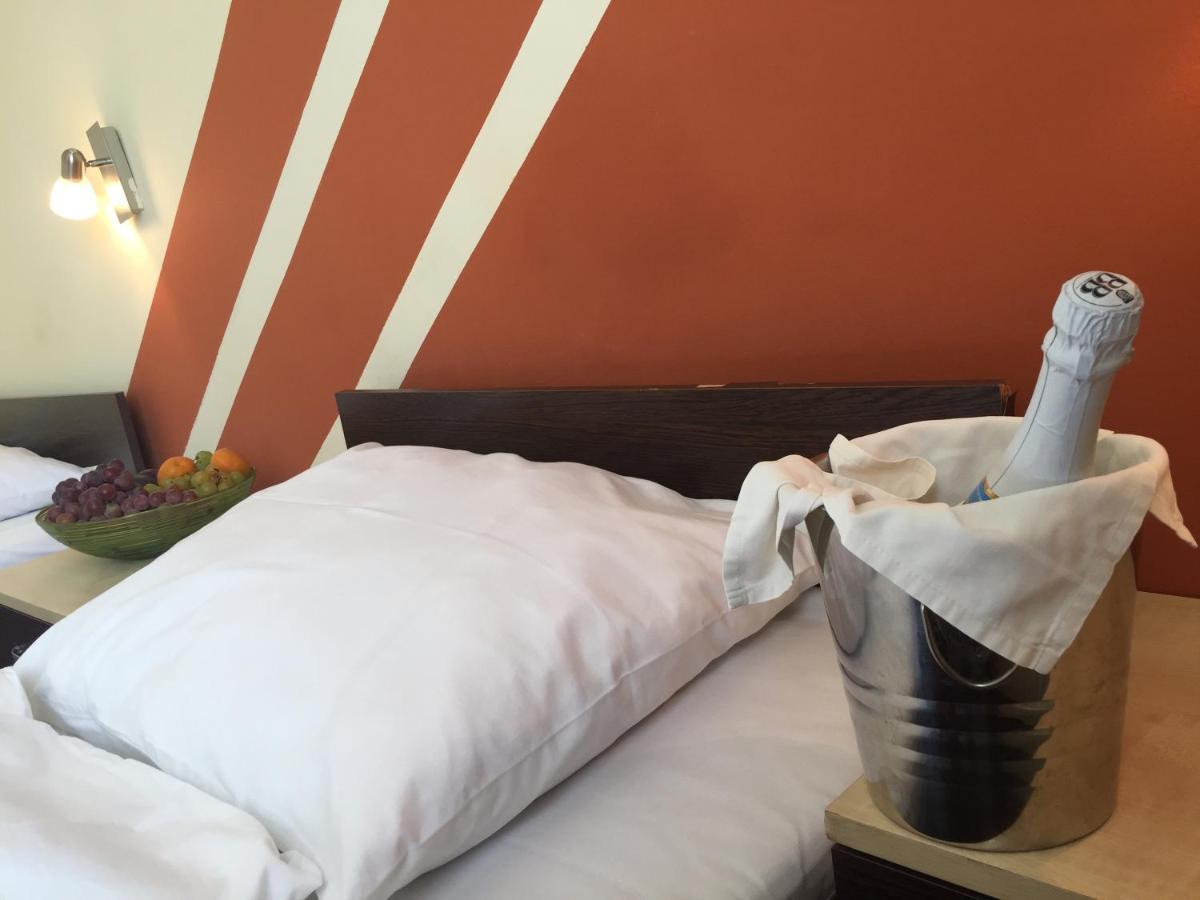 פץ' City Hotel Agoston מראה חיצוני תמונה