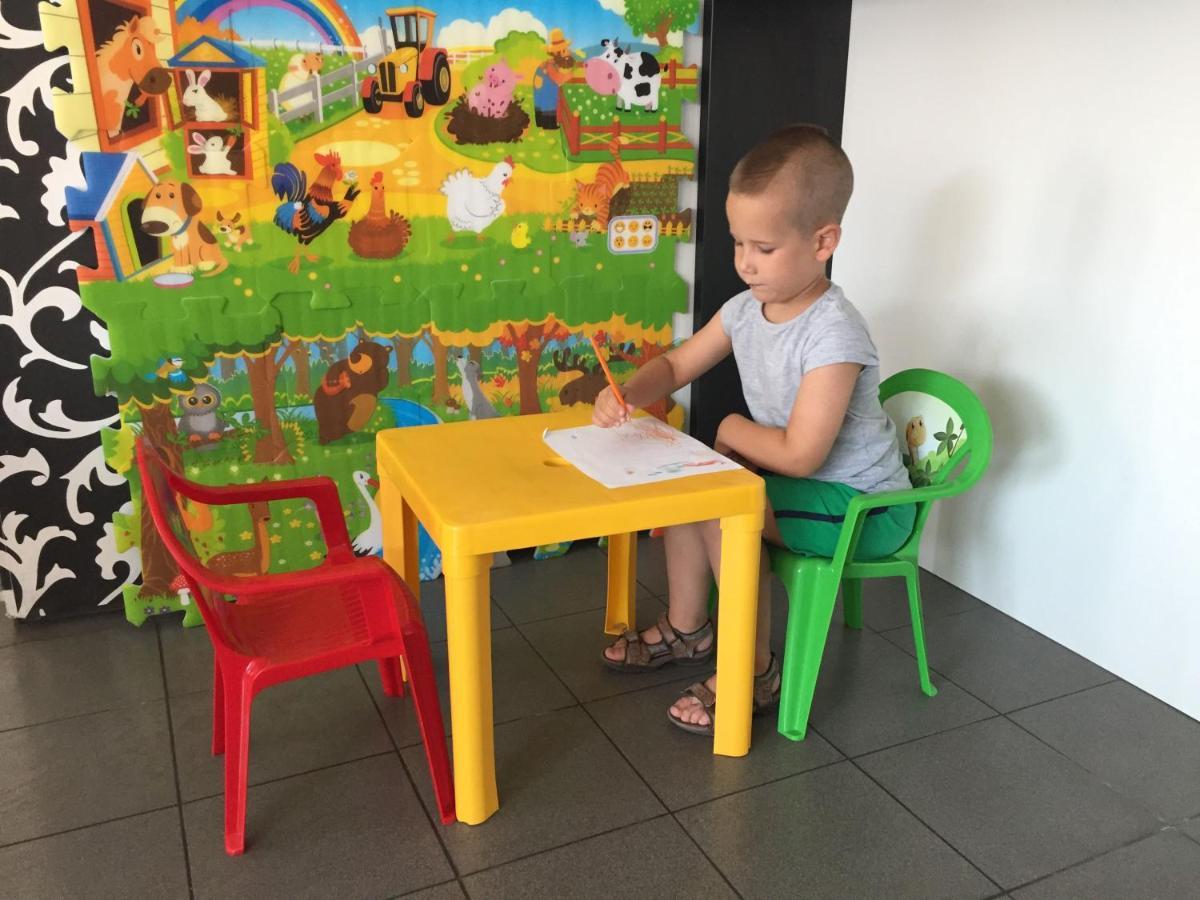 פץ' City Hotel Agoston מראה חיצוני תמונה