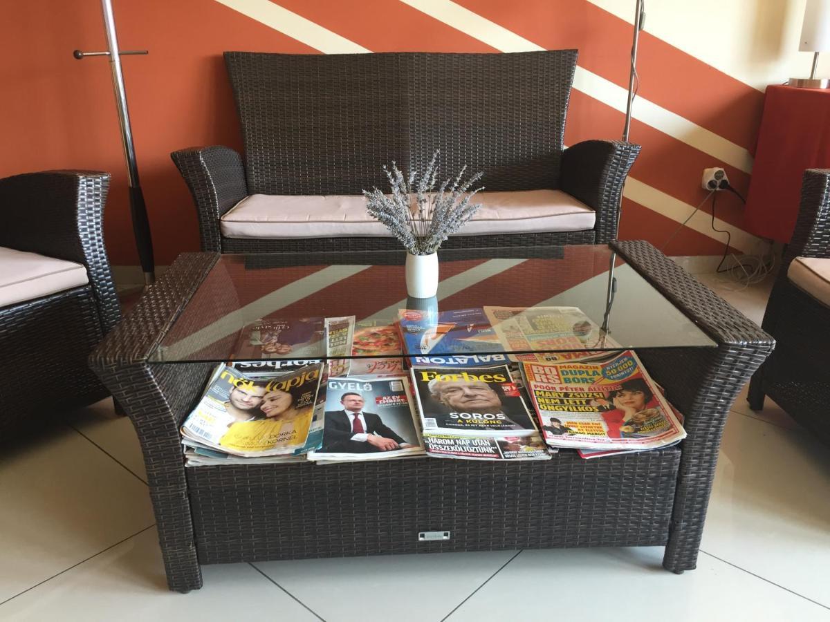 פץ' City Hotel Agoston מראה חיצוני תמונה