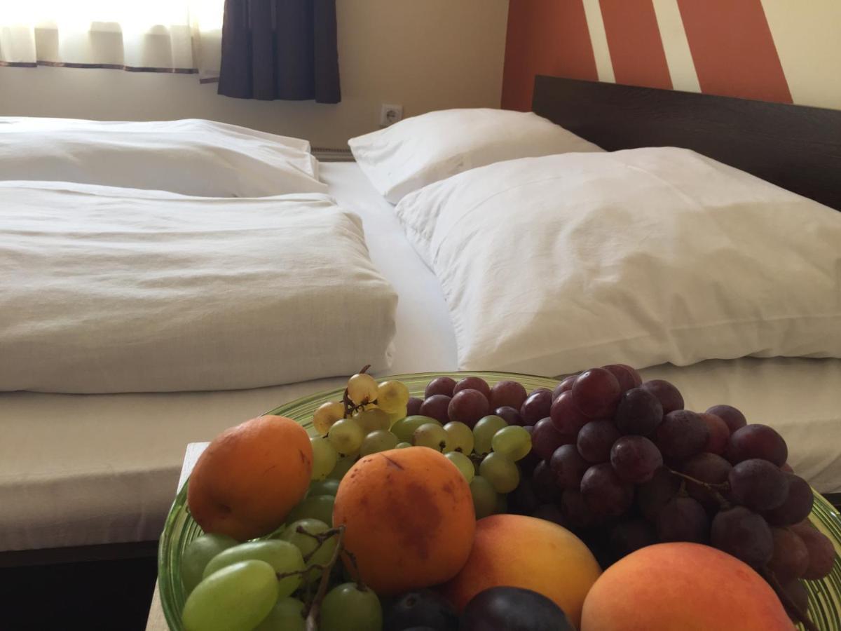 פץ' City Hotel Agoston מראה חיצוני תמונה