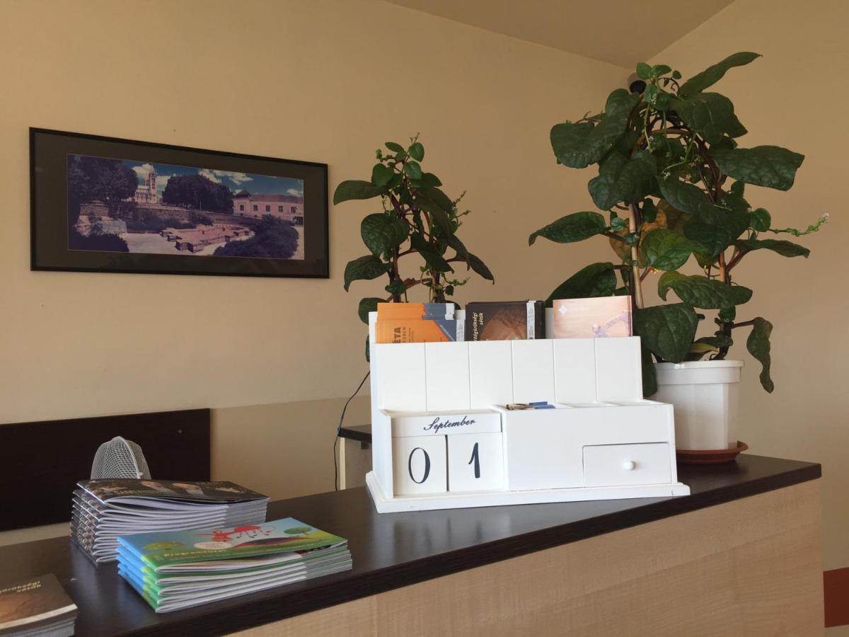 פץ' City Hotel Agoston מראה חיצוני תמונה