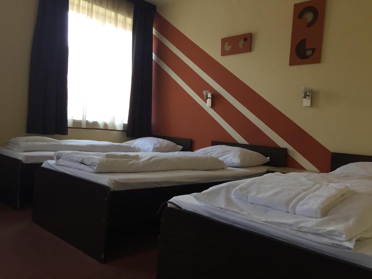 פץ' City Hotel Agoston מראה חיצוני תמונה