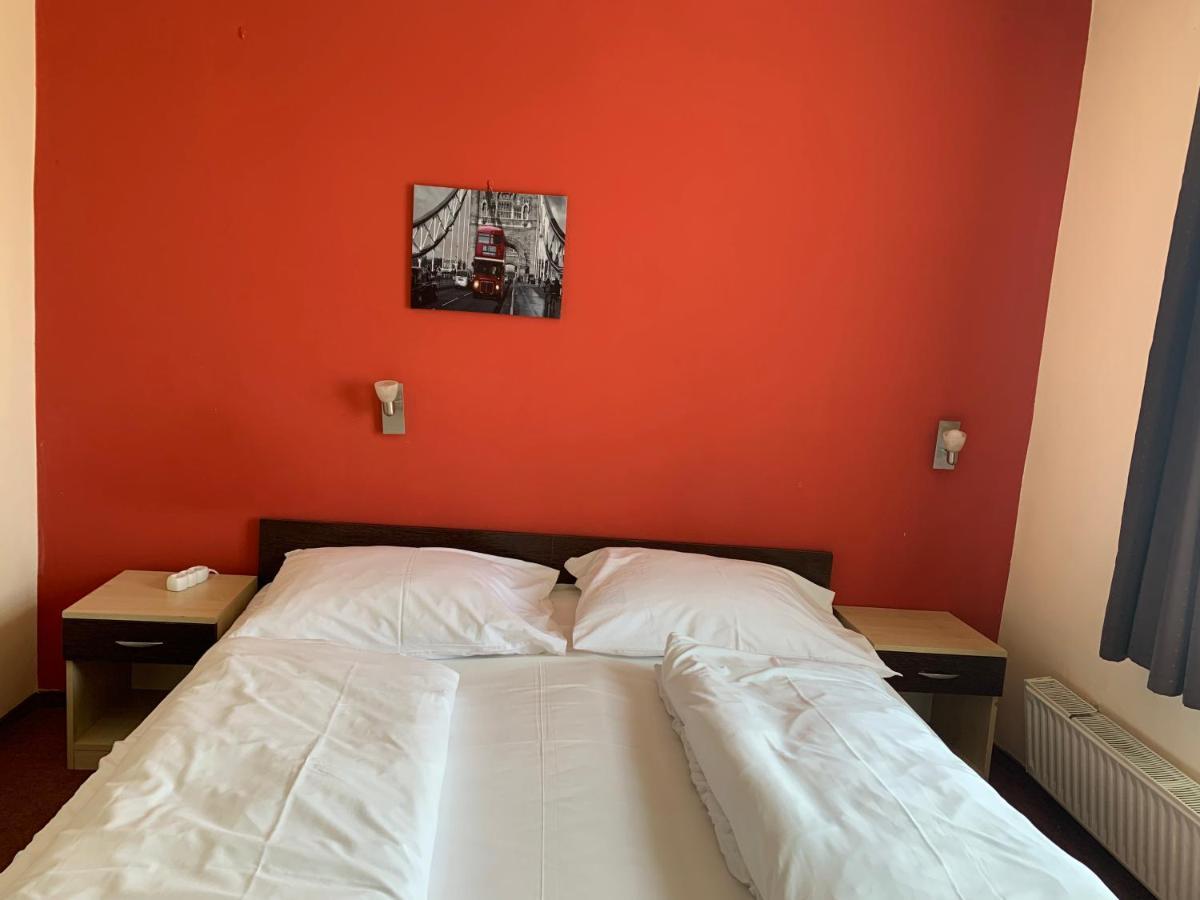 פץ' City Hotel Agoston מראה חיצוני תמונה