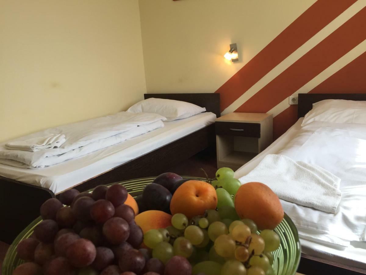 פץ' City Hotel Agoston מראה חיצוני תמונה