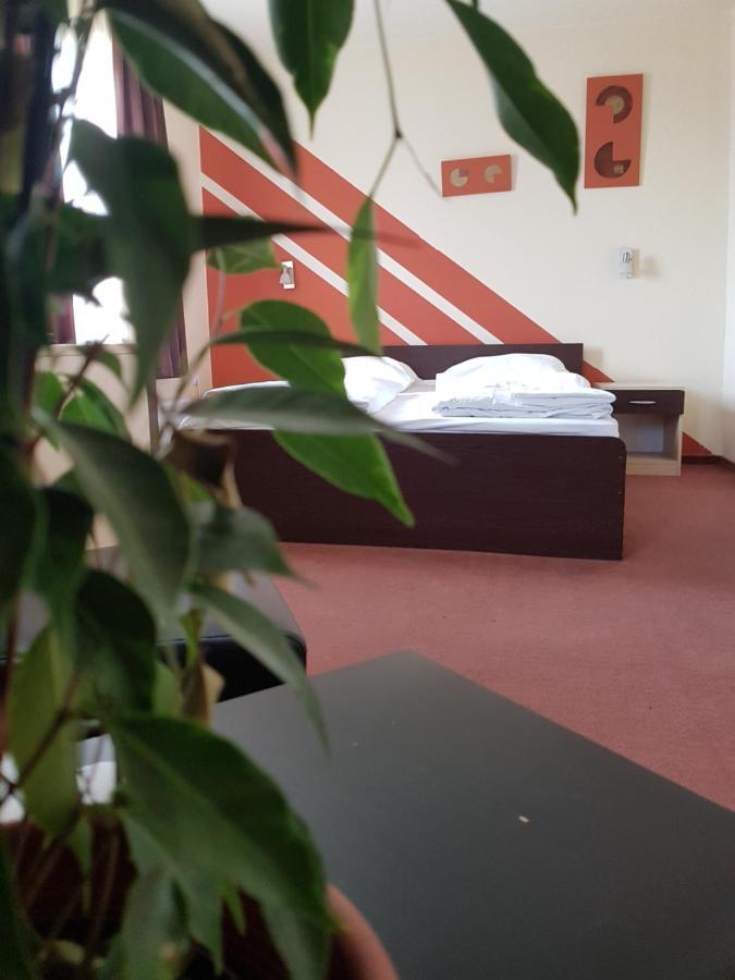 פץ' City Hotel Agoston מראה חיצוני תמונה